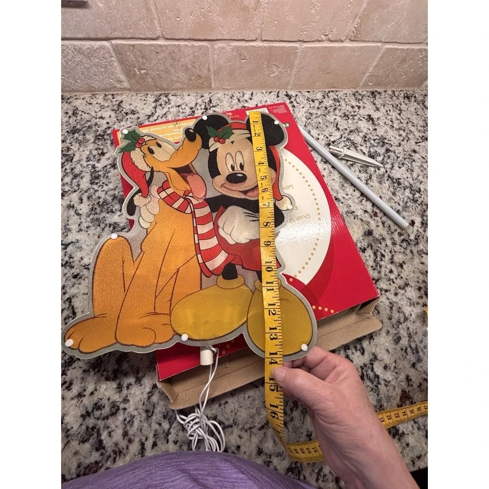 Disney Mickey Mouse & Pluto Lighted Christmas Window Decor 14